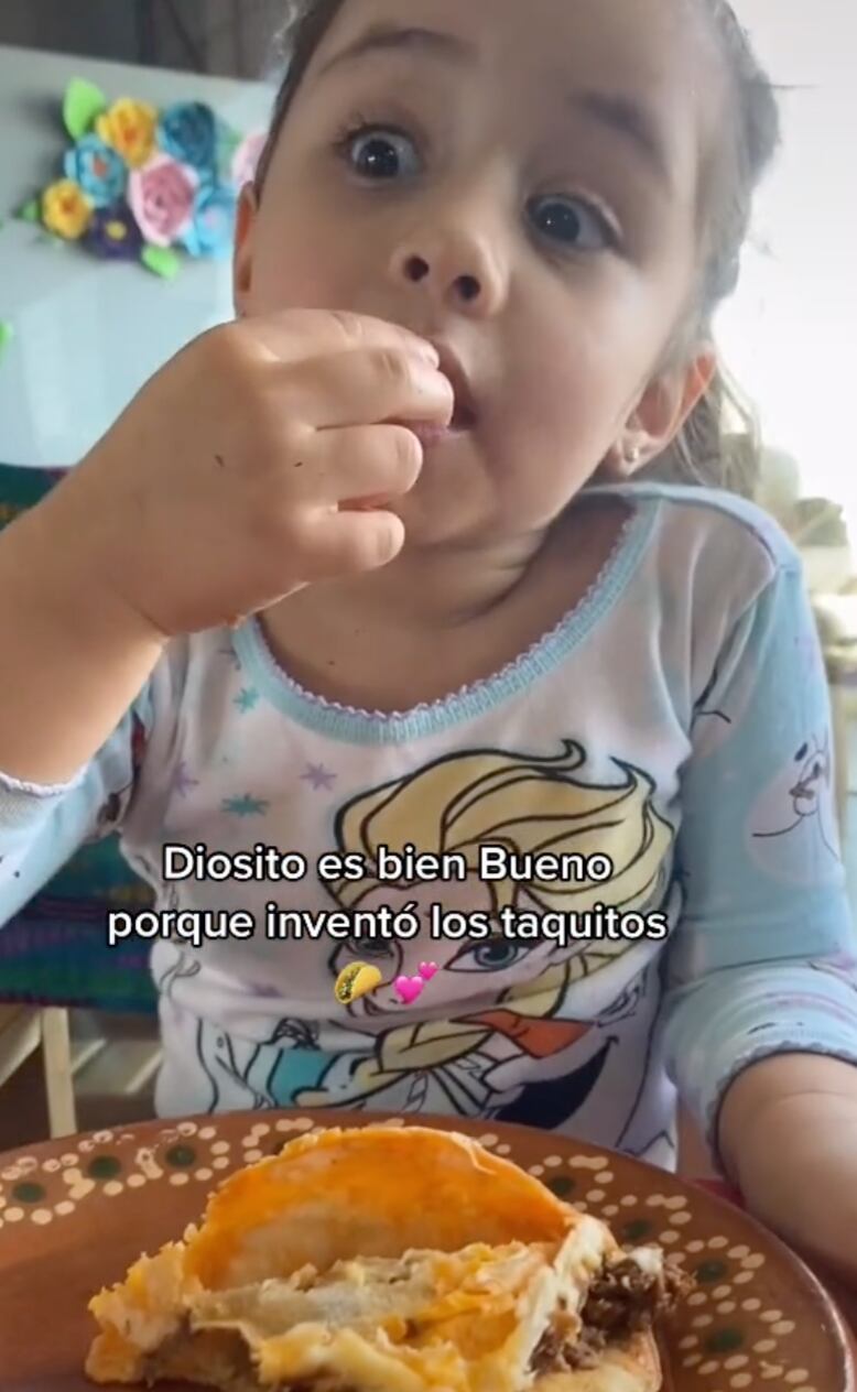Niña le agradece a 'Diosito' por crear los tacos