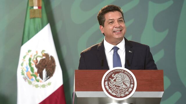 Pese a la orden de aprehensión en su contra, a Francisco García Cabeza de Vaca le ofrecieron trabajo en la Cámara de Senadores.