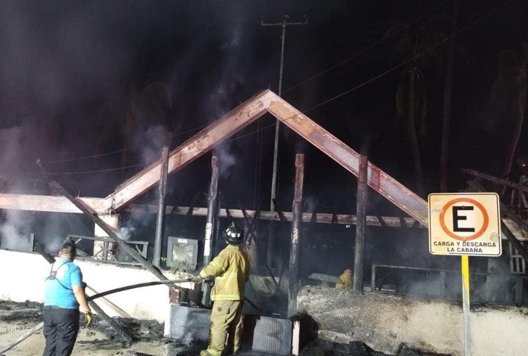 Restaurante La Cabaña en Acapulco es incendiado