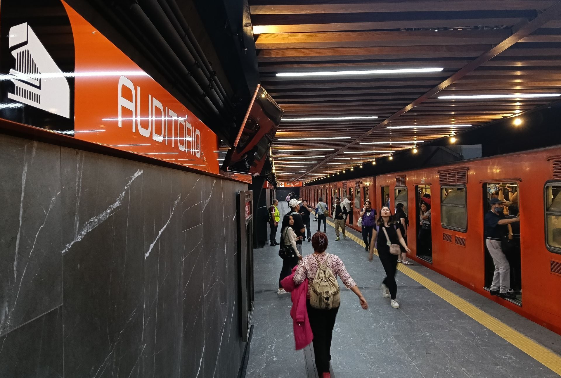 Reabren Metro Auditorio
