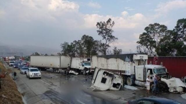 ¿Qué pasó en la autopista México-Puebla? Choque aparatoso complica la circulación