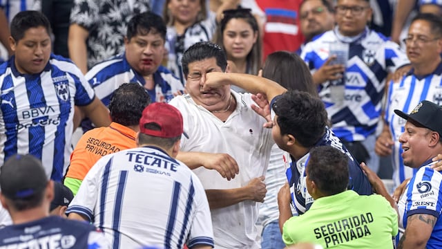 Se registró brutal pelea entre fans de Rayados de Monterrey en el Gigante de Acero.