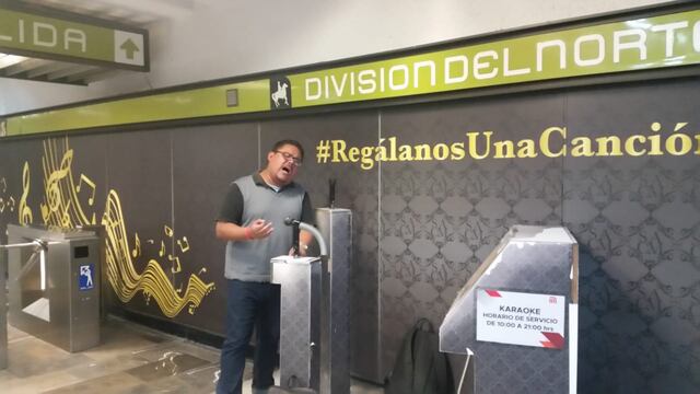 Usuarios rinden homenaje a José José en la estación División del Norte