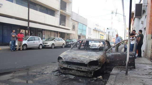 Auto quemado en Guanajuato