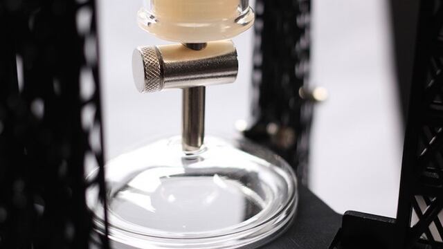 Se podría decir que la tecnología de esta cafetera te dará un café artesanal... 