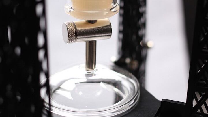 Crean cafetera inspirada en la Torre Eiffel