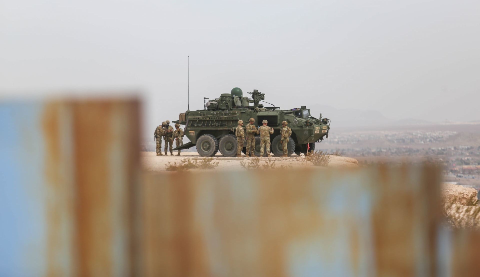 Estados Unidos coloca un tanque en la frontera entre El Paso y Ciudad Juárez