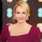 J.K Rowling, cancelada por su transfobia, responde a quienes la “bajaron del pedestal”