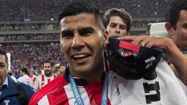 Salcido celebrando título con el chiverío.