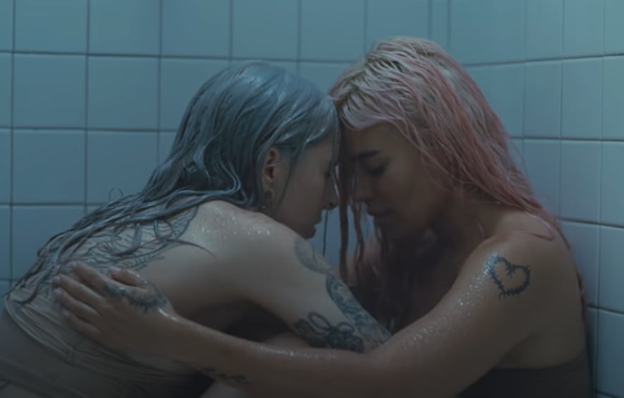 Young Miko y Karol G protagonizan el video oficial de Contigo