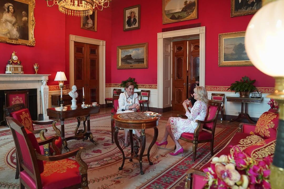 Beatriz Gutiérrez y  Jill Biden se reunieron el 5 de mayo de 2022
