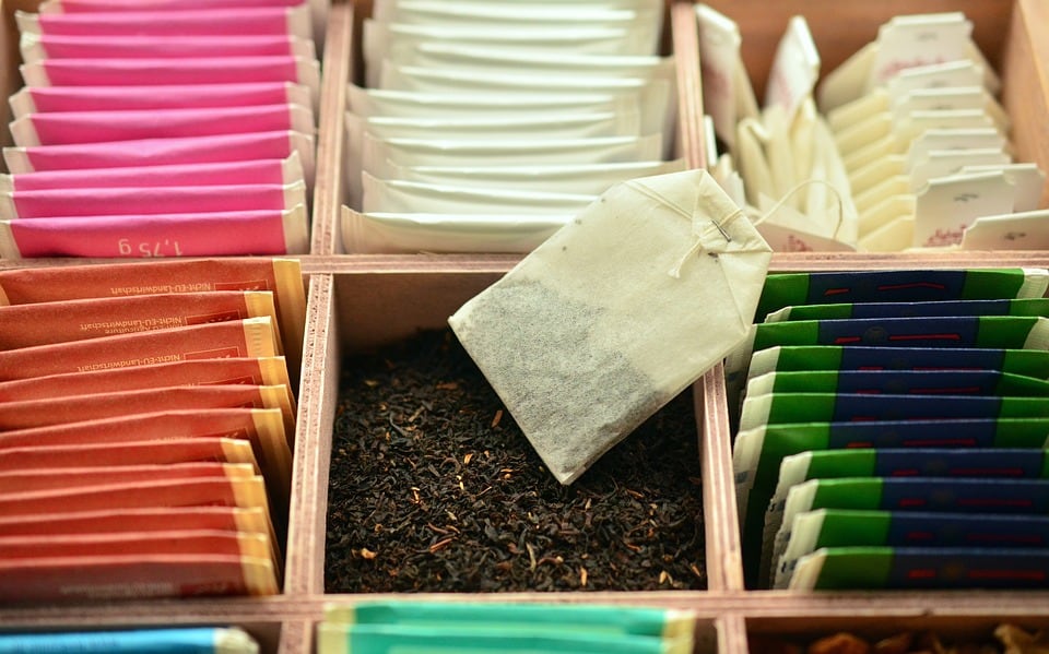 Una bolsa de té tiene miles de millones de microplásticos.