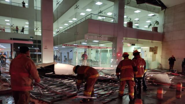VIDEO: Cae fachada de IMSS Tecámac por fuertes lluvias; no hay heridos