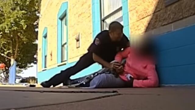 Agresión de policía a niña de 11 años.