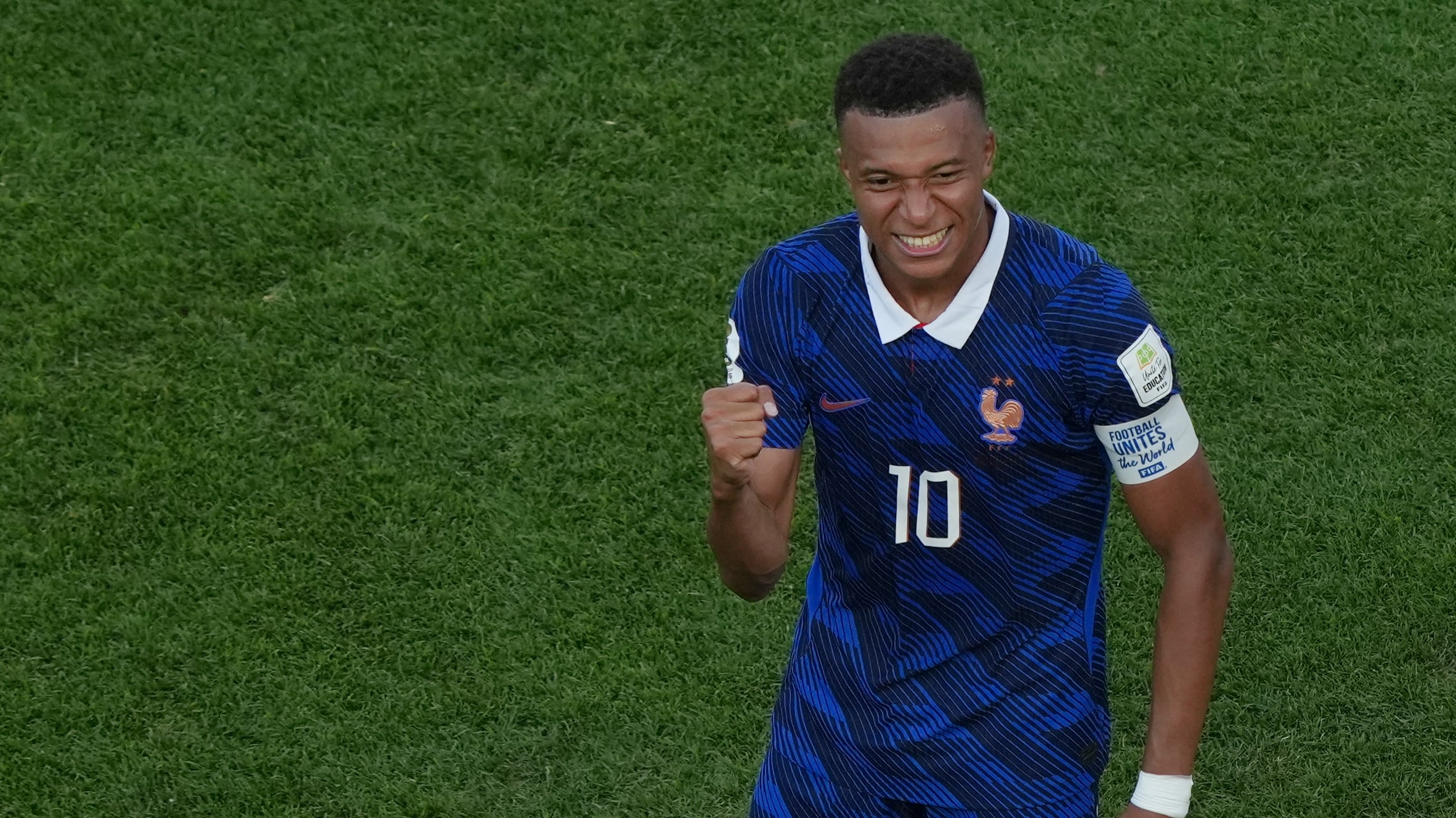 Kylian Mbappé termina quemado en tradicional fiesta de San Juan en Paraguay y lo nombran el “más odiado”
