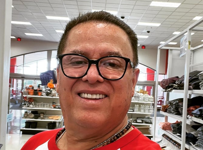 Mario Bezares
