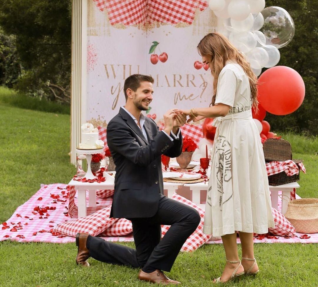 Paulina Goto se compromete