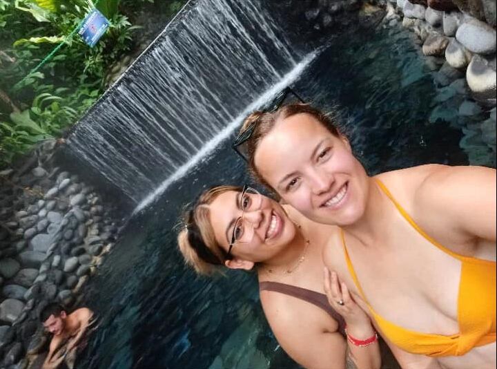 Su novio les era infiel, pero ella se hicieron amigas
