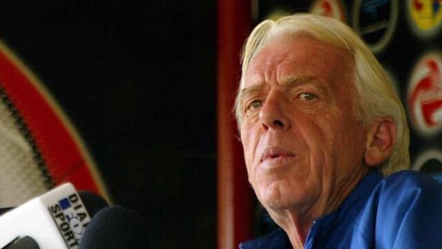 Leo Beenhakker debutó a Guillermo Ochoa en el 2004