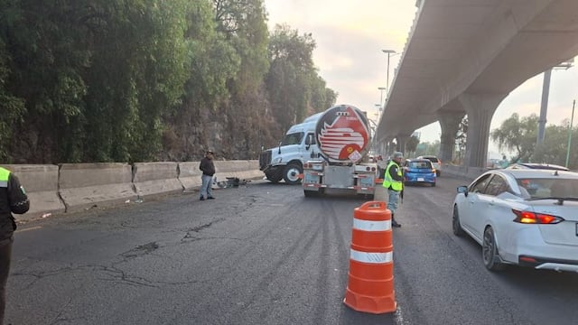 Pipa de Pemex sufre ruptura de tanque en carretera de Cuautitlán Izcalli