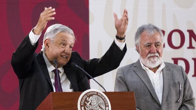 El presidente Andrés Manuel López Obrador y Alejandro Encinas, subsecretario de Gobernación.