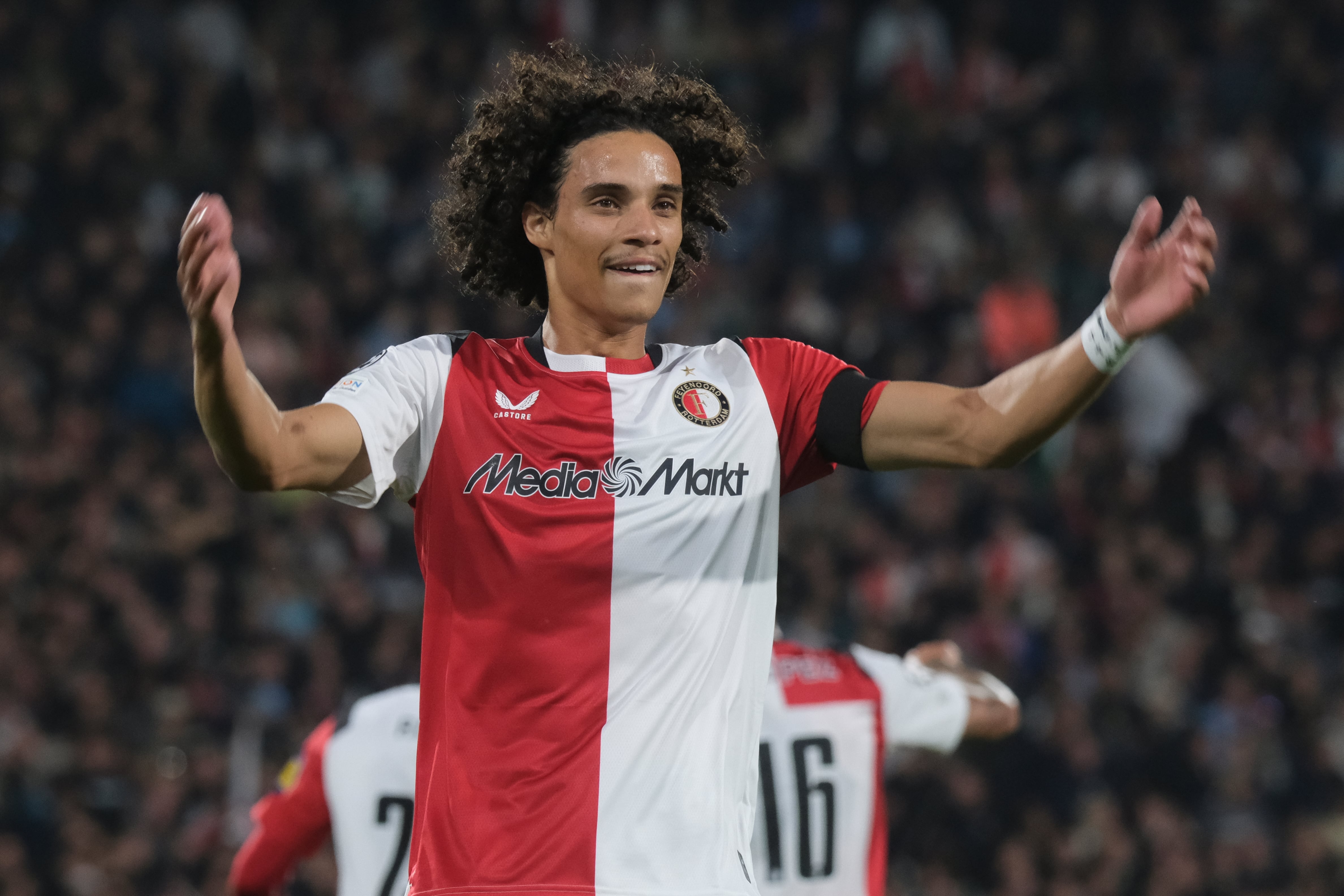 Feyenoord venció al Como en la Jornada 2 de la Champions League
