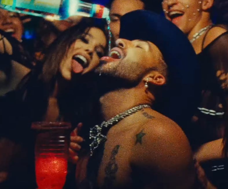 Danna Paola toma licuachela en su video de XT4S1S.