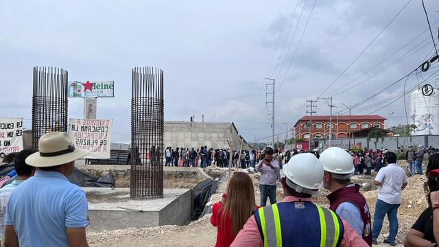 Normalistas de Mactumactzá paralizan obra en Tuxtla Gutiérrez, Chiapas
