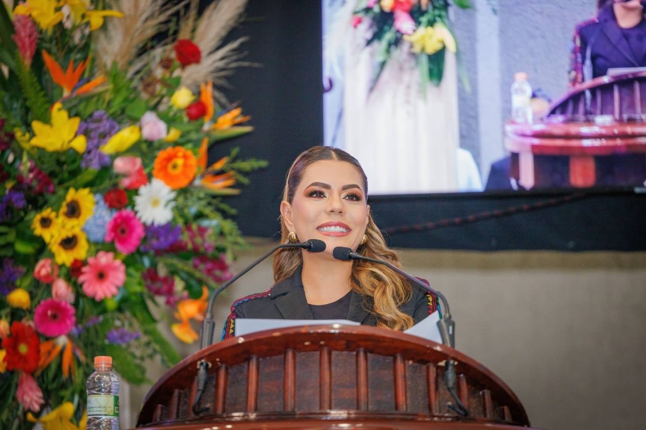 Evelyn Salgado asiste a toma de protesta del nuevo Presidente del Tribunal Superior de Justicia de Guerrero, Ricardo Salinas