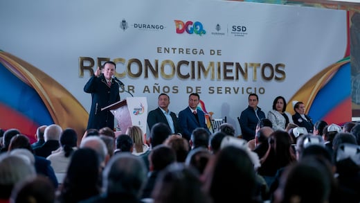 Esteban Villegas reconoce la trayectoria del personal de salud en Durango