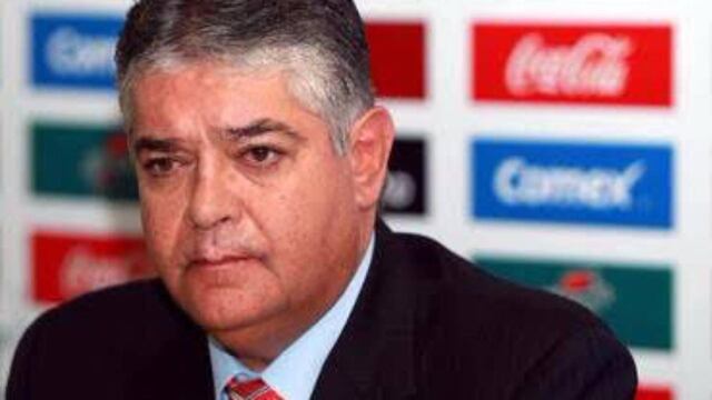 Carlos Leaño en conferencia de prensa