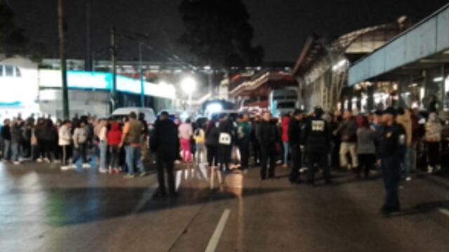 ¿Qué pasa en Circuito Interior? Bloquean vialidad para manifestarse por falta de agua