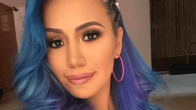 Mujer Luna Bella, ex actriz porno.