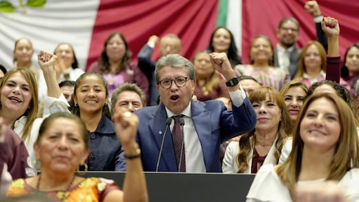 Ricardo Monreal se disculpa con Morena por faltar al aniversario para “defender a la patria”