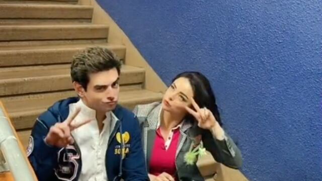 Violeta Isfel y Jirafita