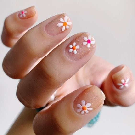 Uñas para primavera: Naturaleza minimalista