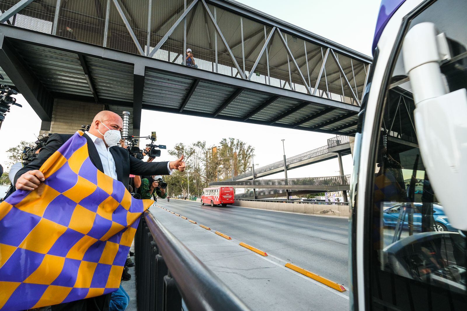 Enrique Alfaro en inauguración de "Mi Macro Periférico"