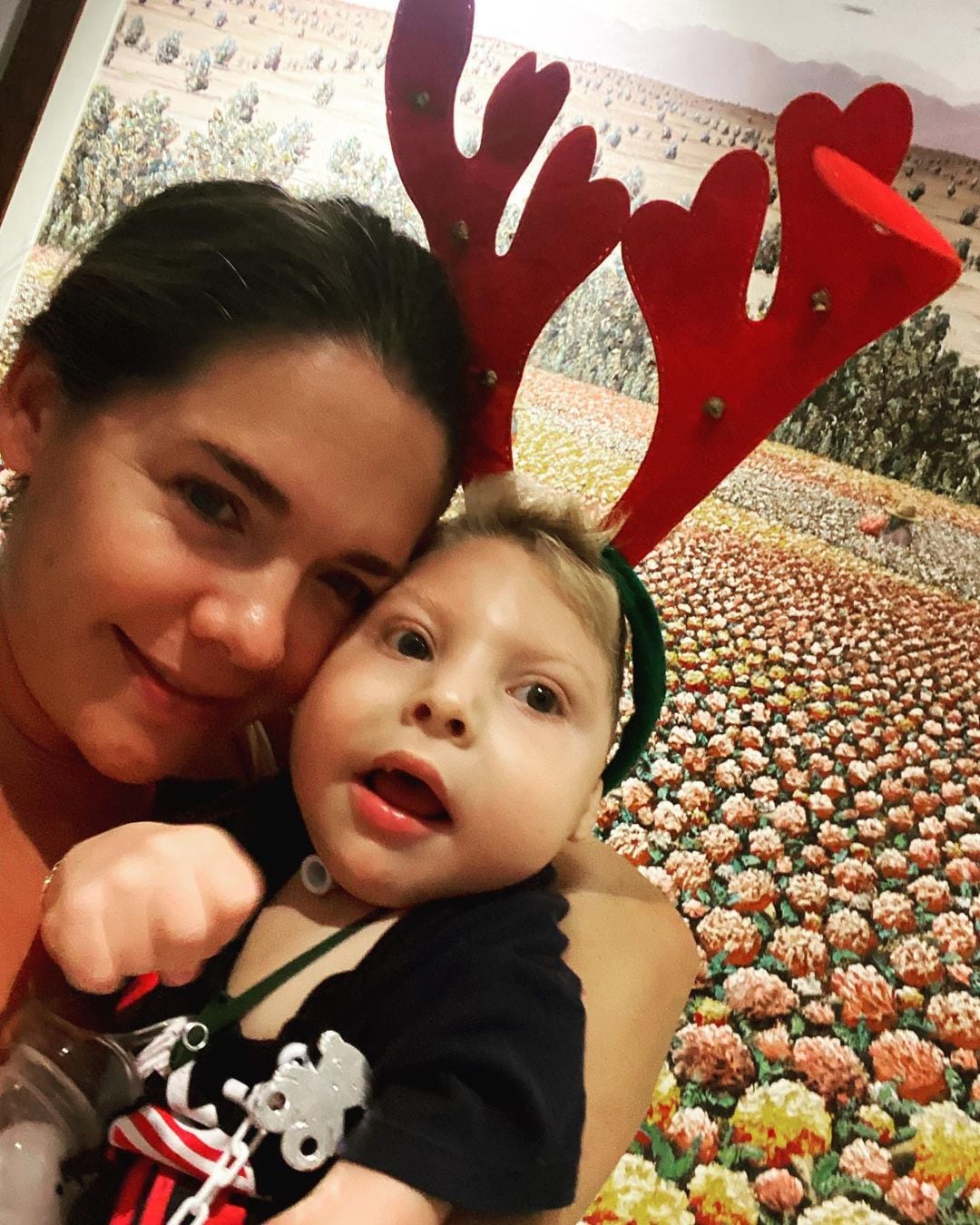 Verónica Alejandra Hernández, exconductora de Venga La Alegría con su hijo 'Pollito'.