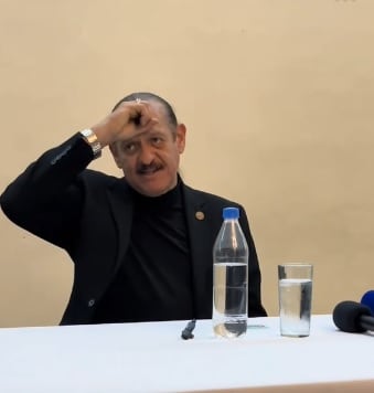 Teo González narra lo grotesco del programa de Eugenio Derbez.