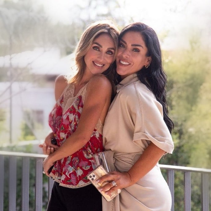 Anahí con su hermana Marichelo.