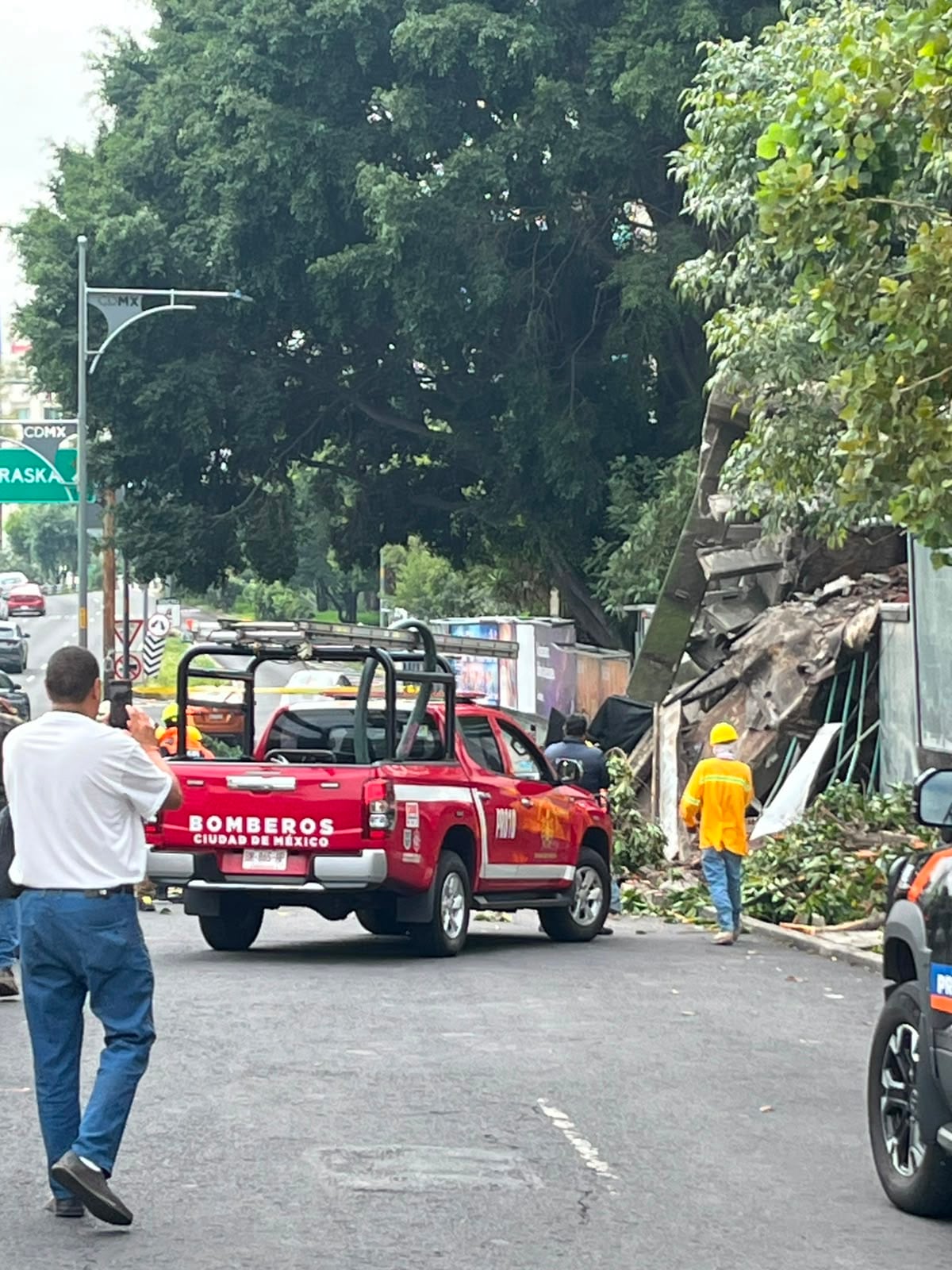 Colapsa estructura durante demolición en Viaducto, en Miguel Hidalgo