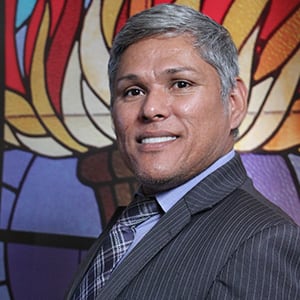 Rodrigo Puente Ornelas es el candidato del PT en Apodaca que cantó en el debate a las madres de México