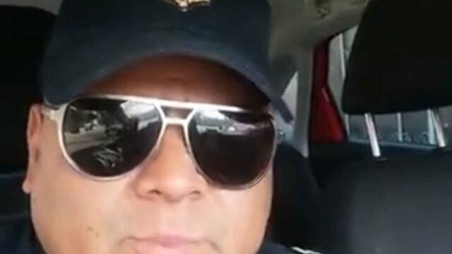 El policía ofrece un increíble paquete por San Valetín