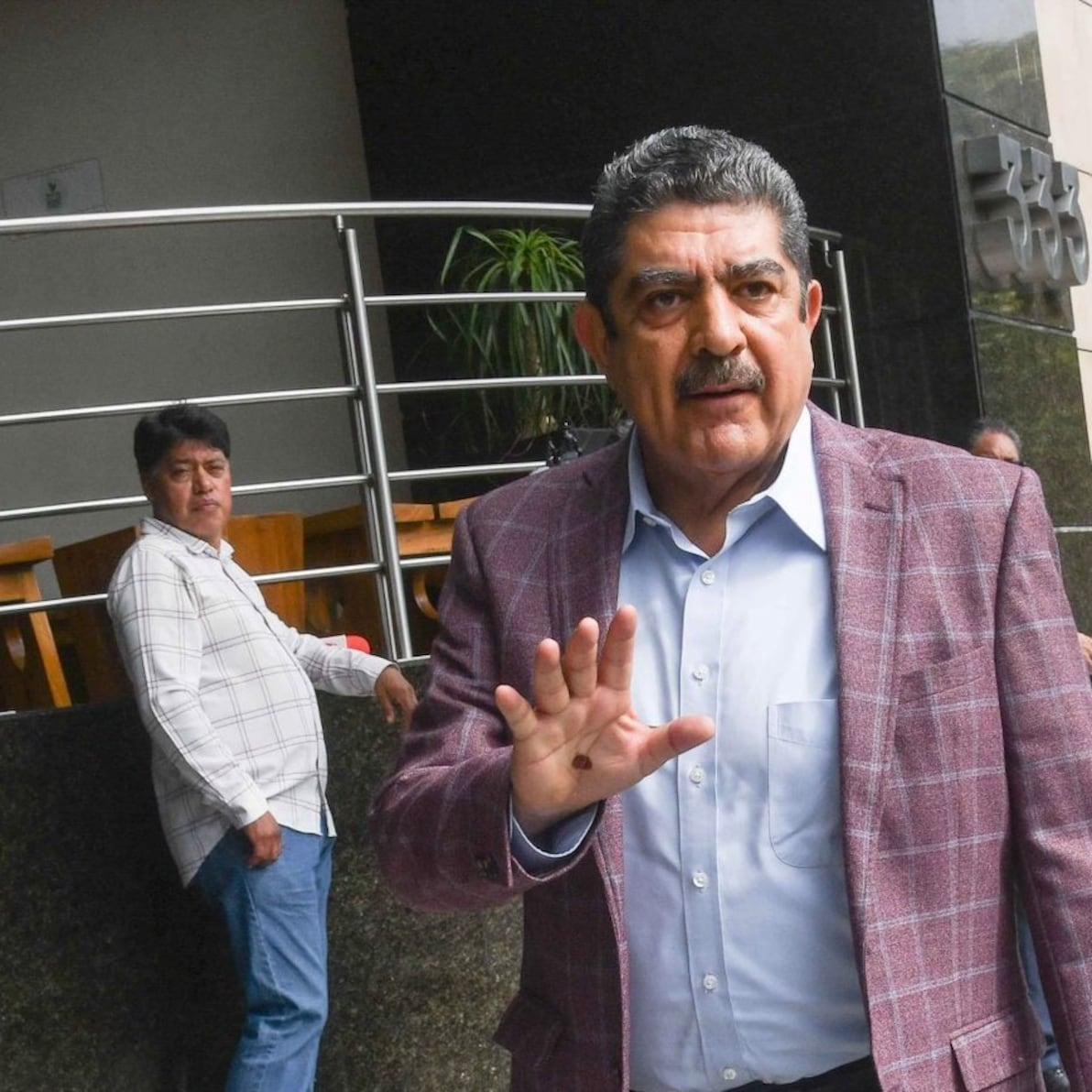 Manuel Espino acumularía millonaria deuda médica tras derrame cerebral en hospital privado