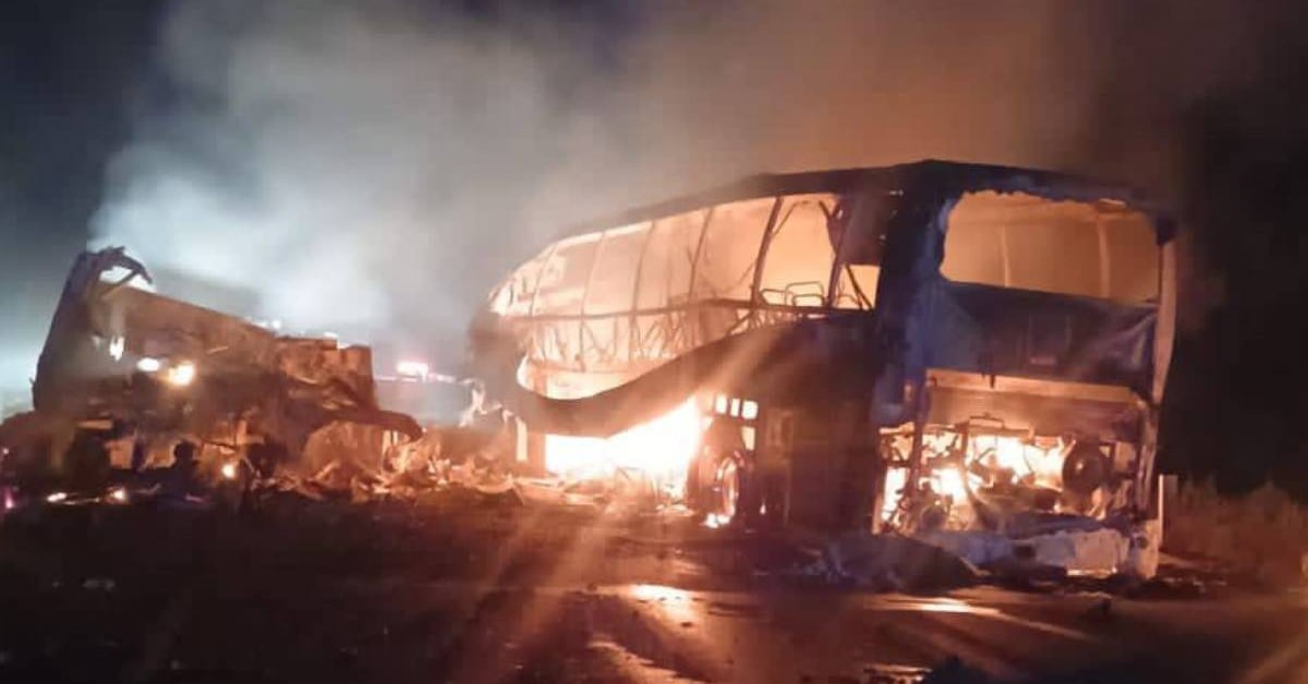 Se quema autobús de pasajeros en Escárcega, Campeche; habría 35 muertos