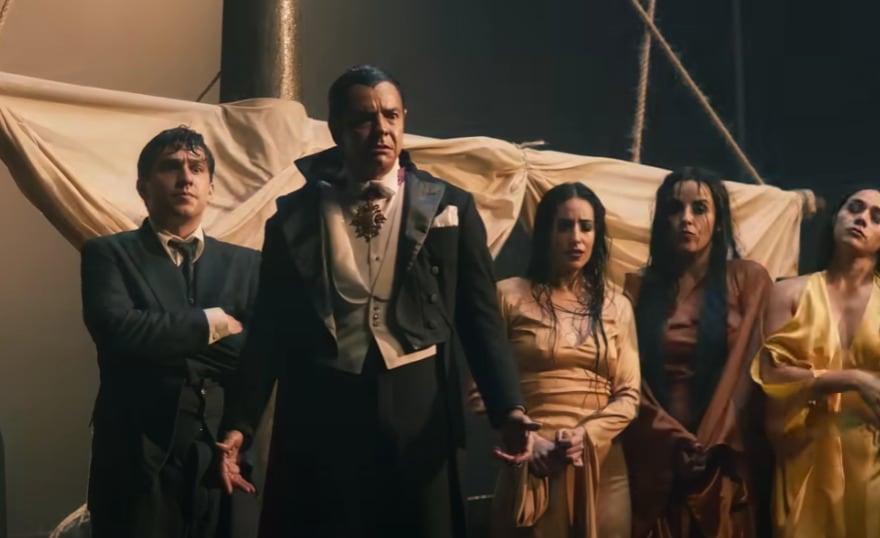 Y llegaron de noche, serie de Eugenio Derbez