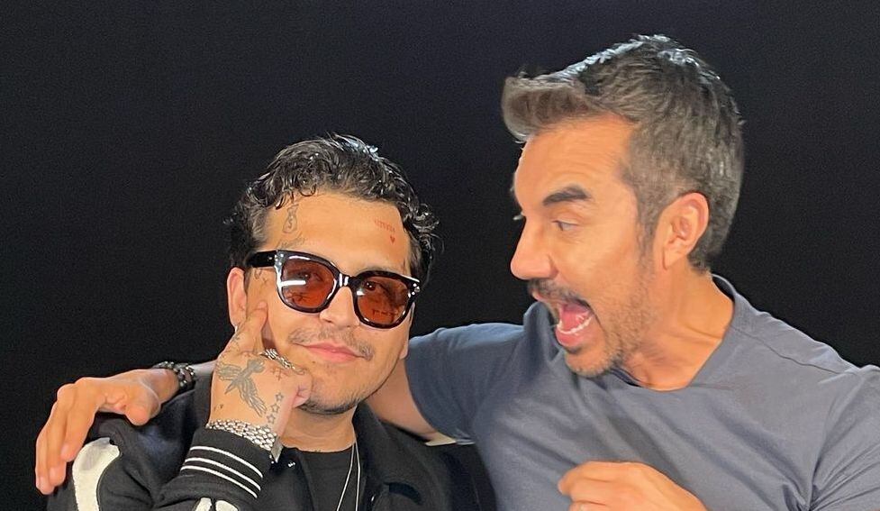 Christian Nodal y Adrián Uribe