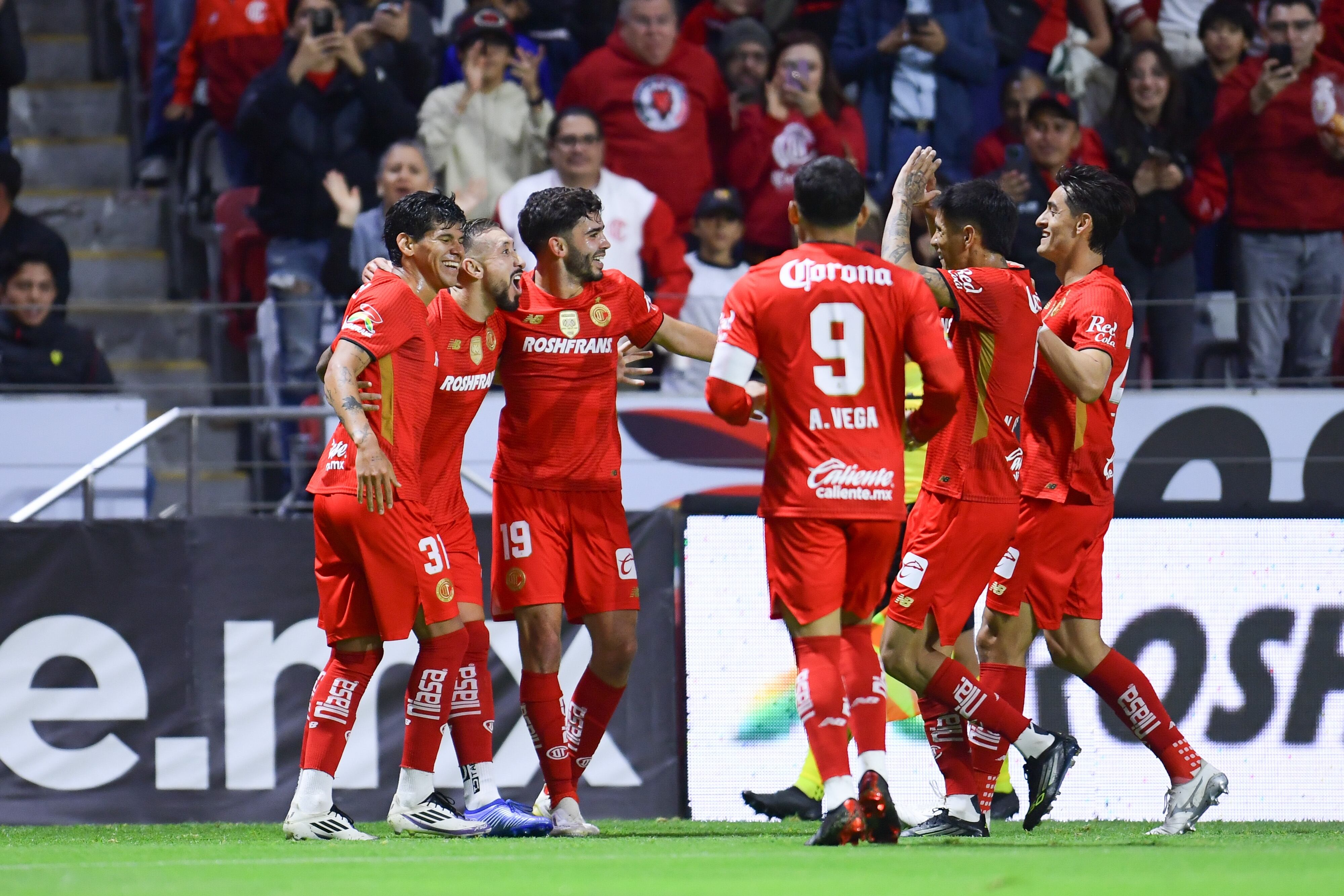 Toluca Asume Liderato de Liga MX Apertura 2025 Tras Caída del Invicto de Cruz Azul