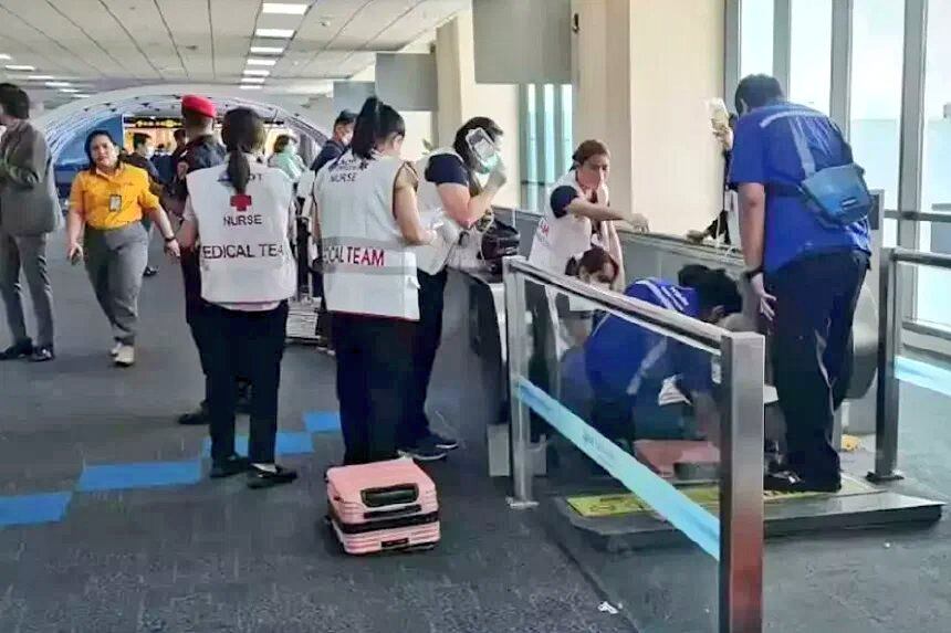 Mujer queda atrapada en escalera eléctrica del Aeropuerto de Bagnkok y le amputan su pierna