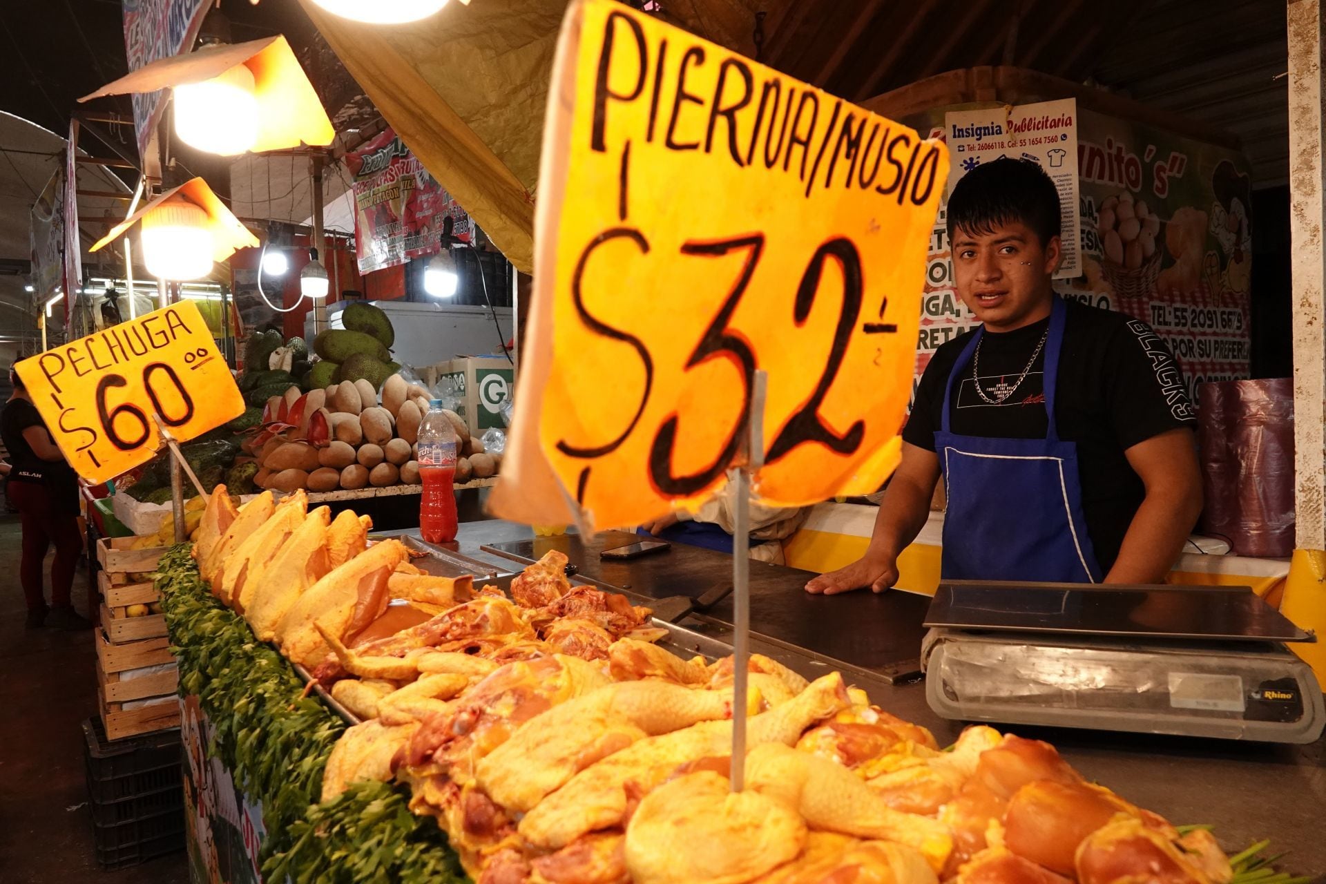Productos como el pollo están entre los más caros en la canasta básica por la inflación